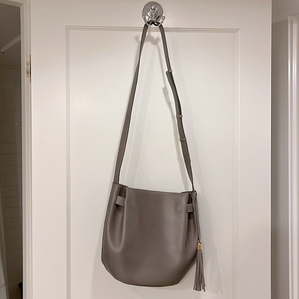 Cuyana Cinch Shoulder Bag in Taupe